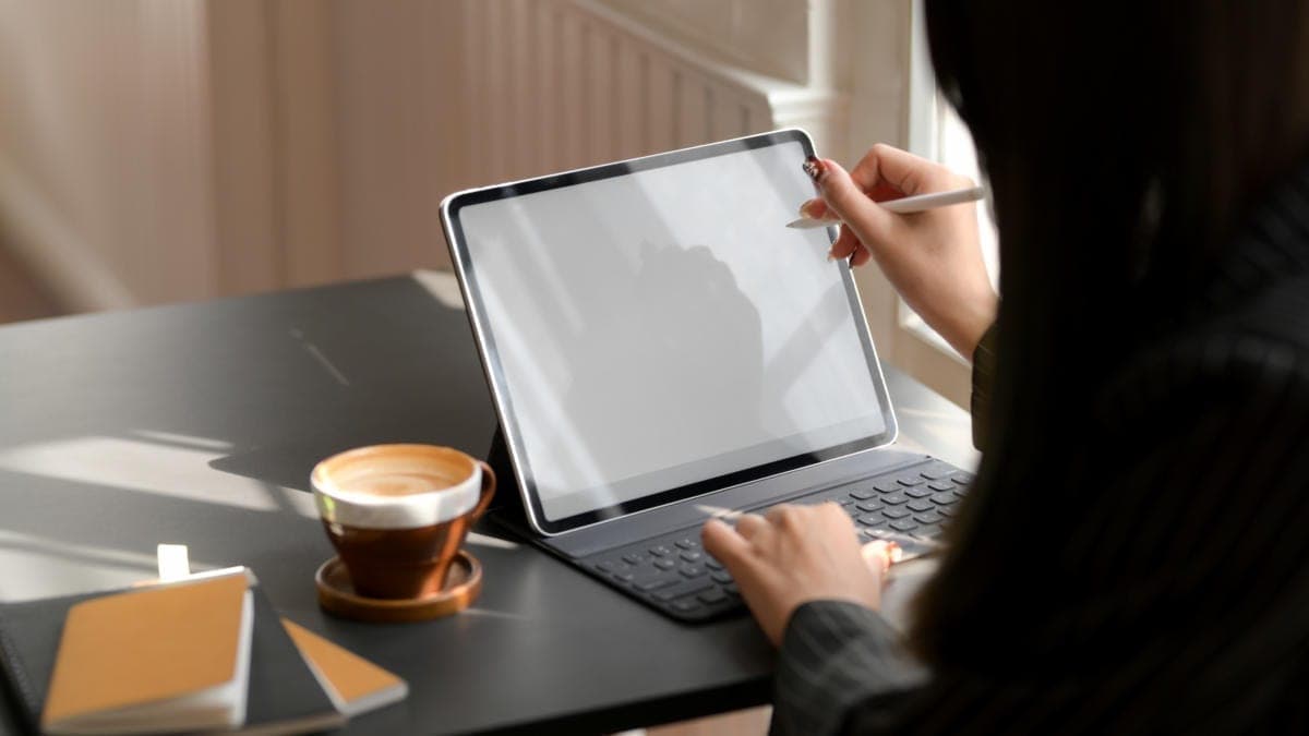 When Should Your Business Consult a Finance Lawyer?