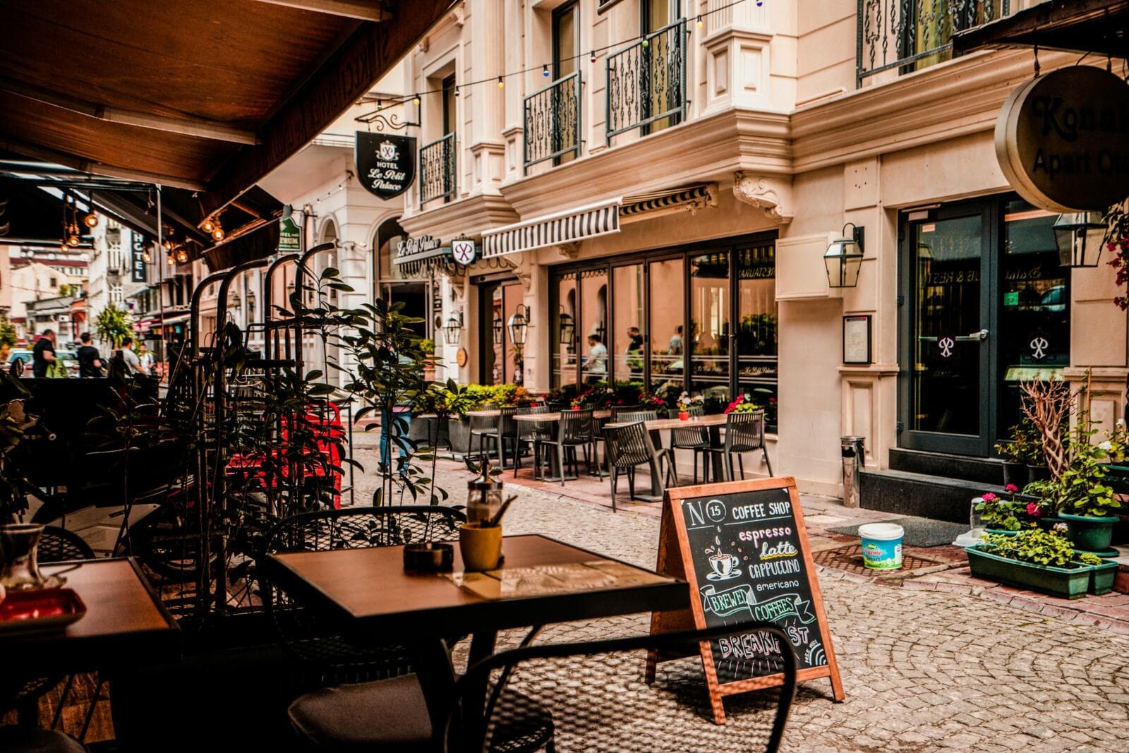 Legally Playing Music in Australian Cafés: Your Complete Compliance Guide