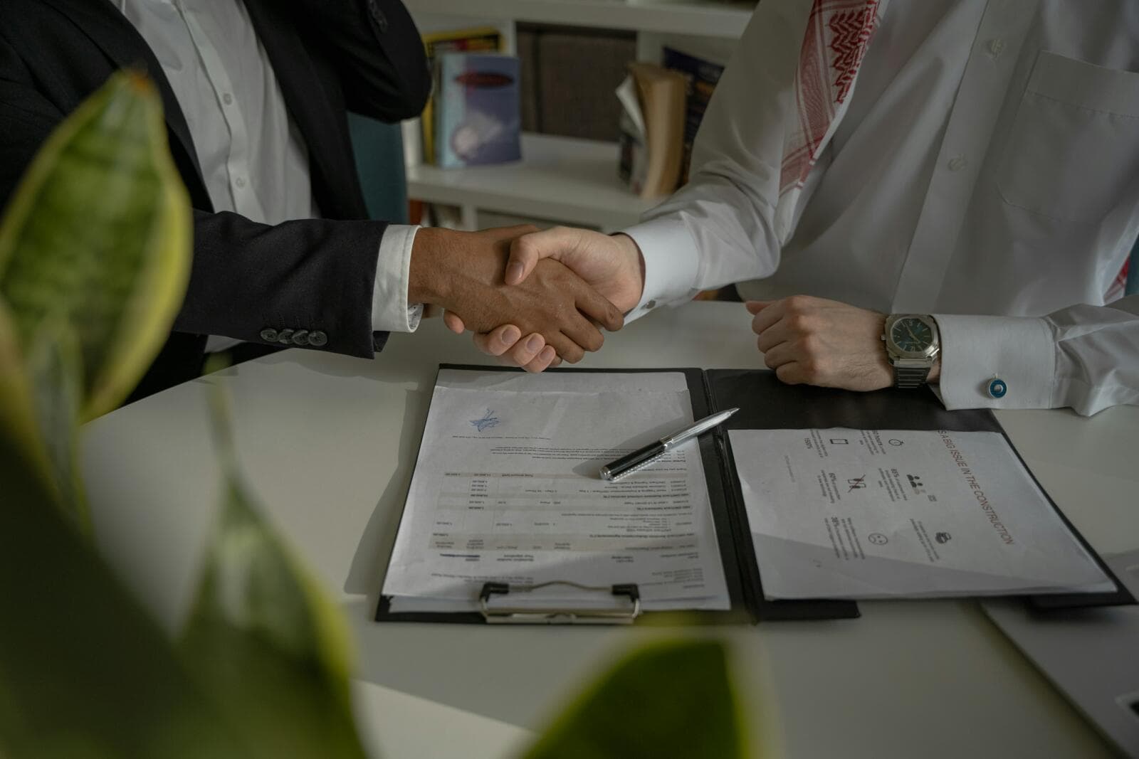 MoA vs Contract: Understanding Agreements For Australian Business Owners